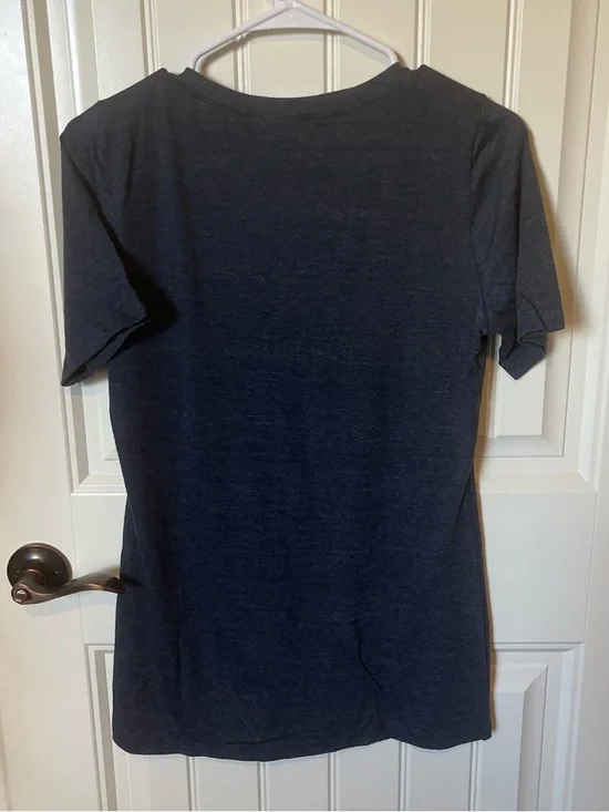 MLB Yankees Women's Short Sleeve V-Neck Tee — Navy with White Script - Picture 3 of 3